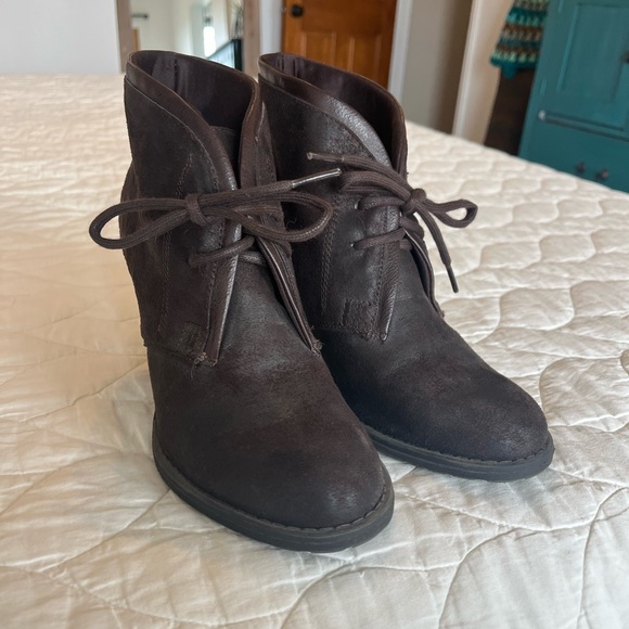 Cute & comfy heels for the fall! - Picture 2 of 3